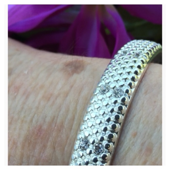 😎Terranova Cuff Bracelet - Picture 2 of 3